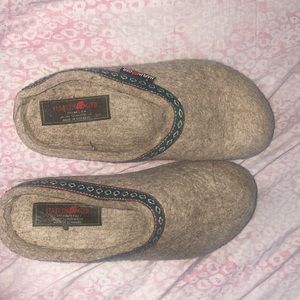 HAFLINGER
Grizzly Wool Felt Clogs